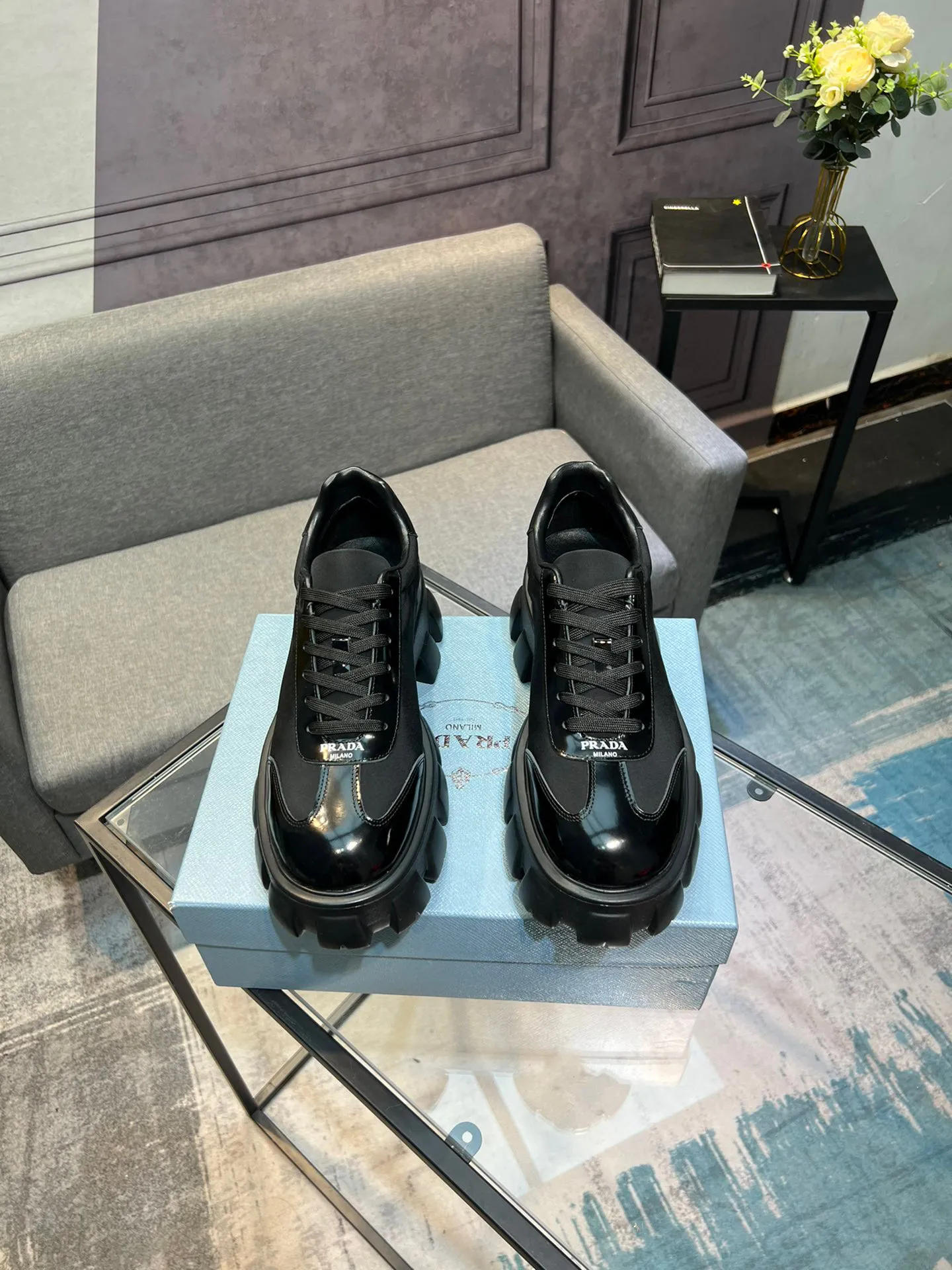 Men's shoes 💰540 Prada Latest 2025ss spring and summer catwalk series Thick-soled platform platform Casual sports shoes Couple style ☑️ Bold contrasting bright colors and fashionable combination Casual sports style design with exquisite details Classic personalized gear thick sole Increased comfort and unique modern trend style 🚩 Fabric: Cowhide ➕ Cloth Lining: Sheepskin Outsole: Original molded ultra-light foam material Sole thickness: 4.5CM Size: 35-45 (Female 40, Male 45, customized, non-returnable)